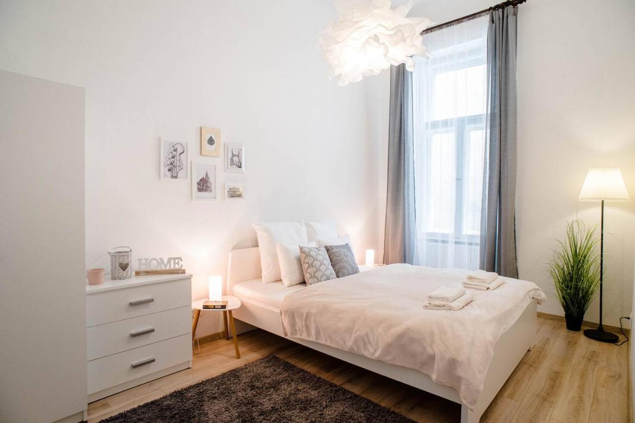 Comfy, Renewed 3 Bedroom Apt In Center Budapeste Exterior foto