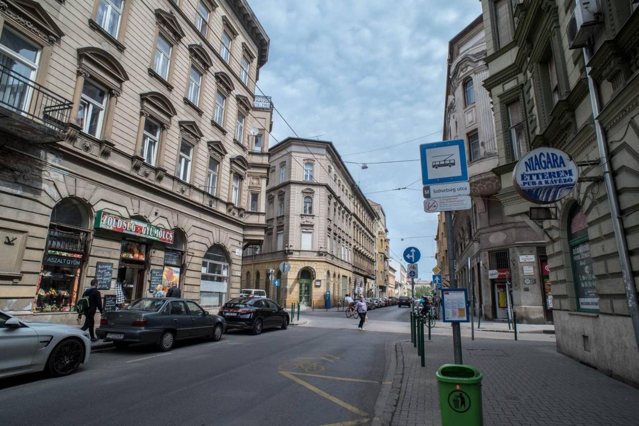 Comfy, Renewed 3 Bedroom Apt In Center Budapeste Exterior foto
