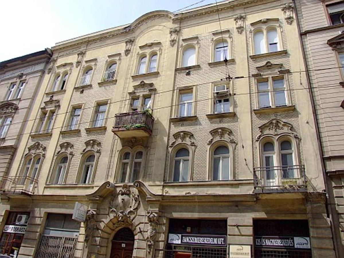 Comfy, Renewed 3 Bedroom Apt In Center Budapeste Exterior foto