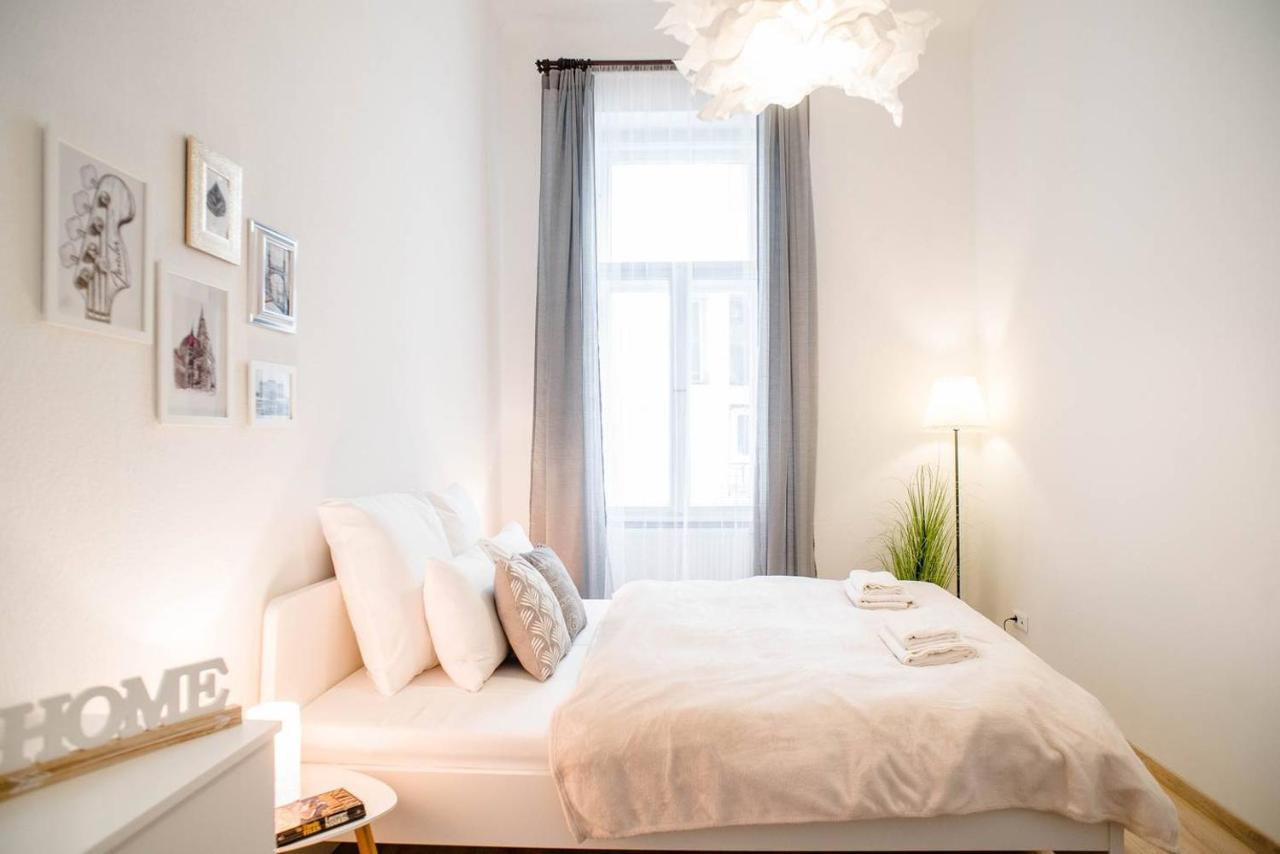 Comfy, Renewed 3 Bedroom Apt In Center Budapeste Exterior foto