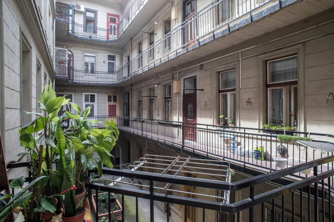 Comfy, Renewed 3 Bedroom Apt In Center Budapeste Exterior foto