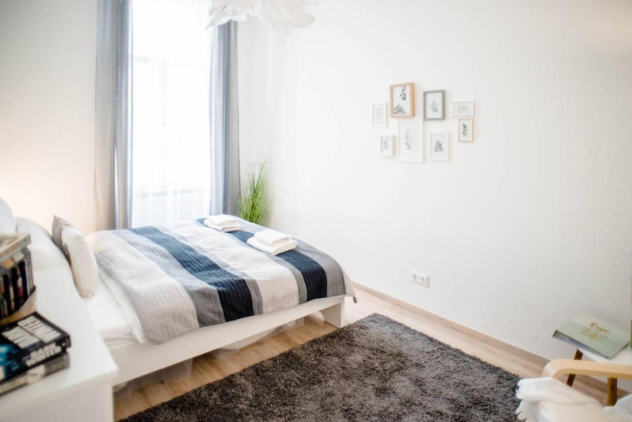 Comfy, Renewed 3 Bedroom Apt In Center Budapeste Exterior foto